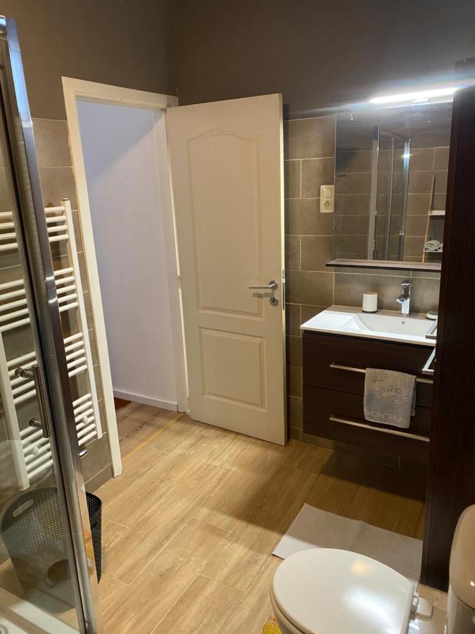 Superbe Appartement Шарлероа Екстериор снимка