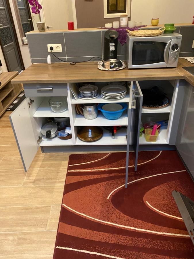 Superbe Appartement Шарлероа Екстериор снимка
