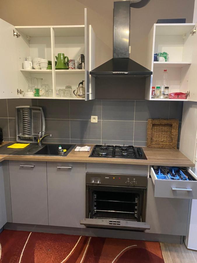 Superbe Appartement Шарлероа Екстериор снимка