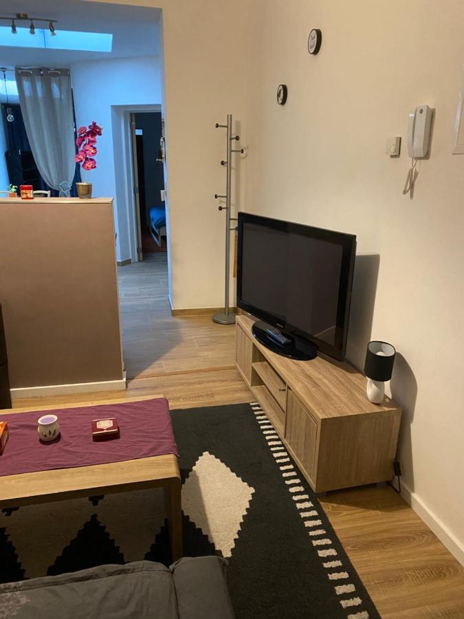 Superbe Appartement Шарлероа Екстериор снимка