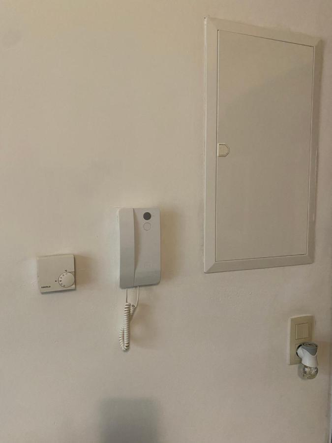Superbe Appartement Шарлероа Екстериор снимка