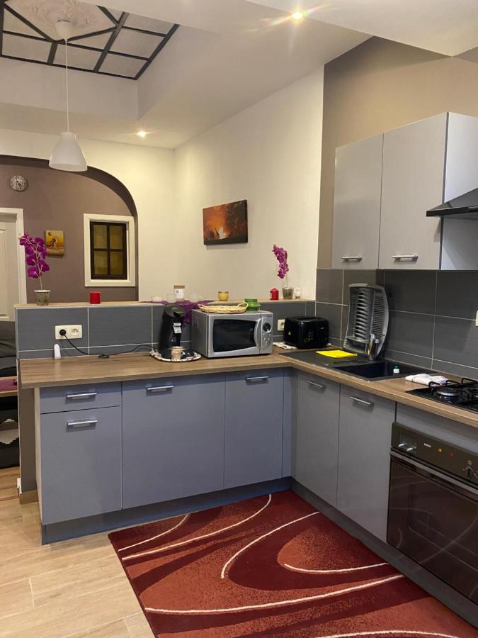 Superbe Appartement Шарлероа Екстериор снимка
