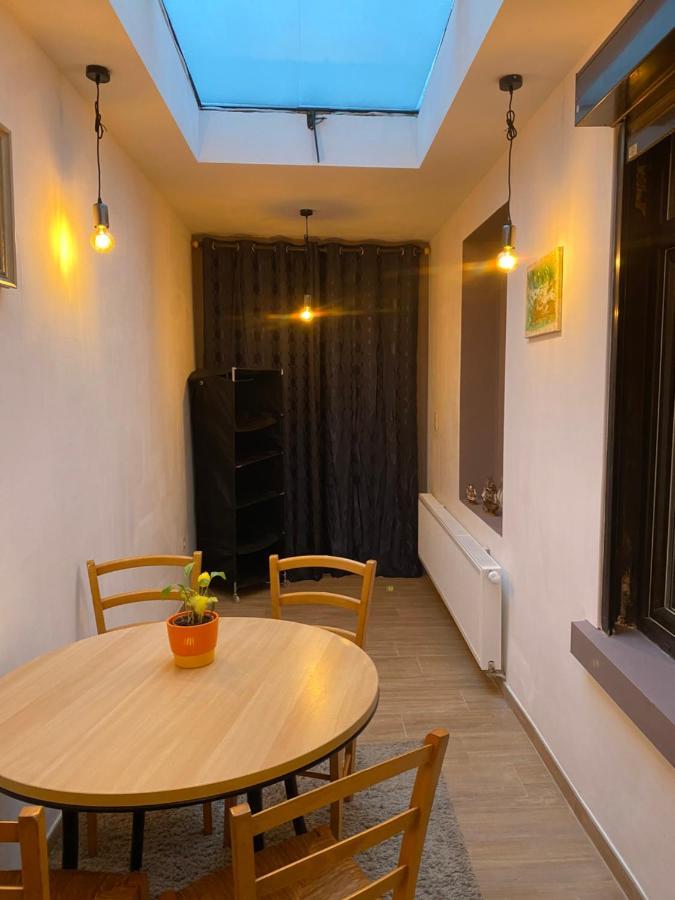 Superbe Appartement Шарлероа Екстериор снимка