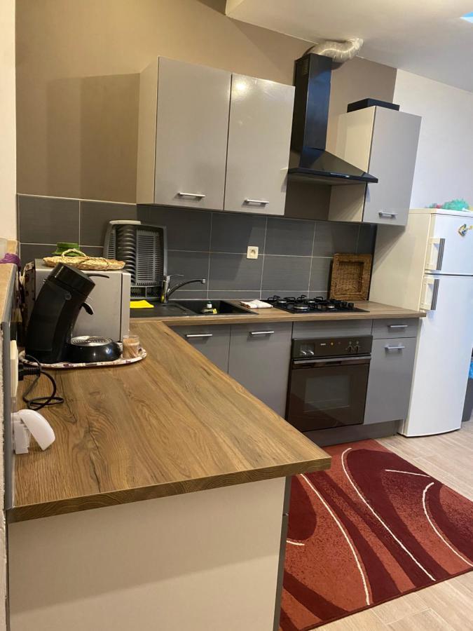 Superbe Appartement Шарлероа Екстериор снимка