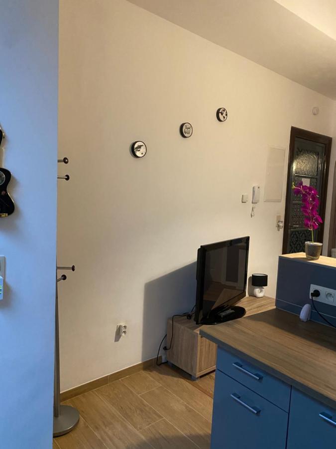 Superbe Appartement Шарлероа Екстериор снимка
