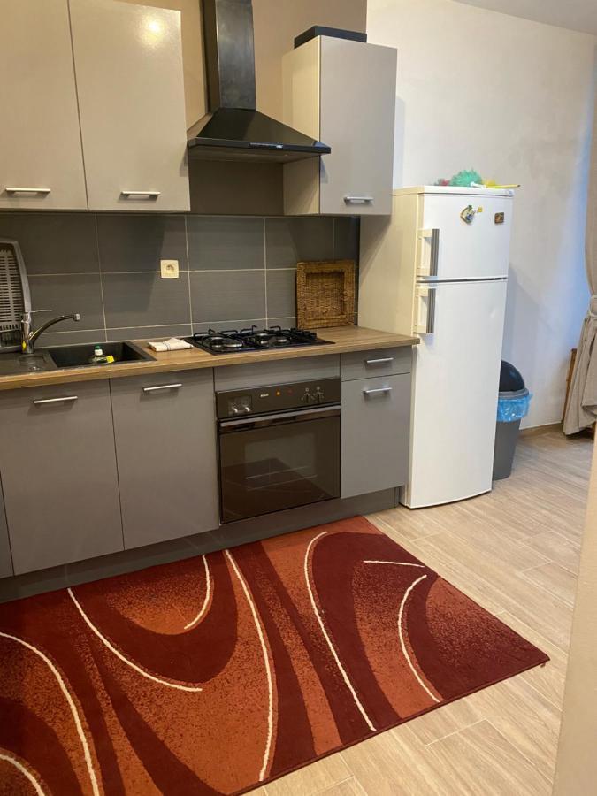 Superbe Appartement Шарлероа Екстериор снимка
