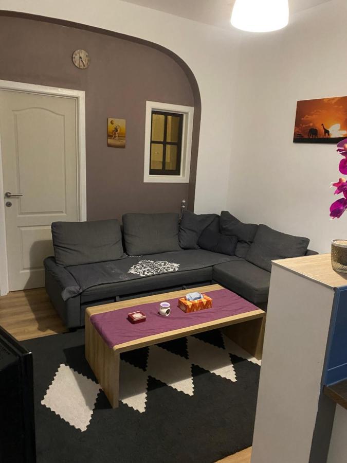 Superbe Appartement Шарлероа Екстериор снимка